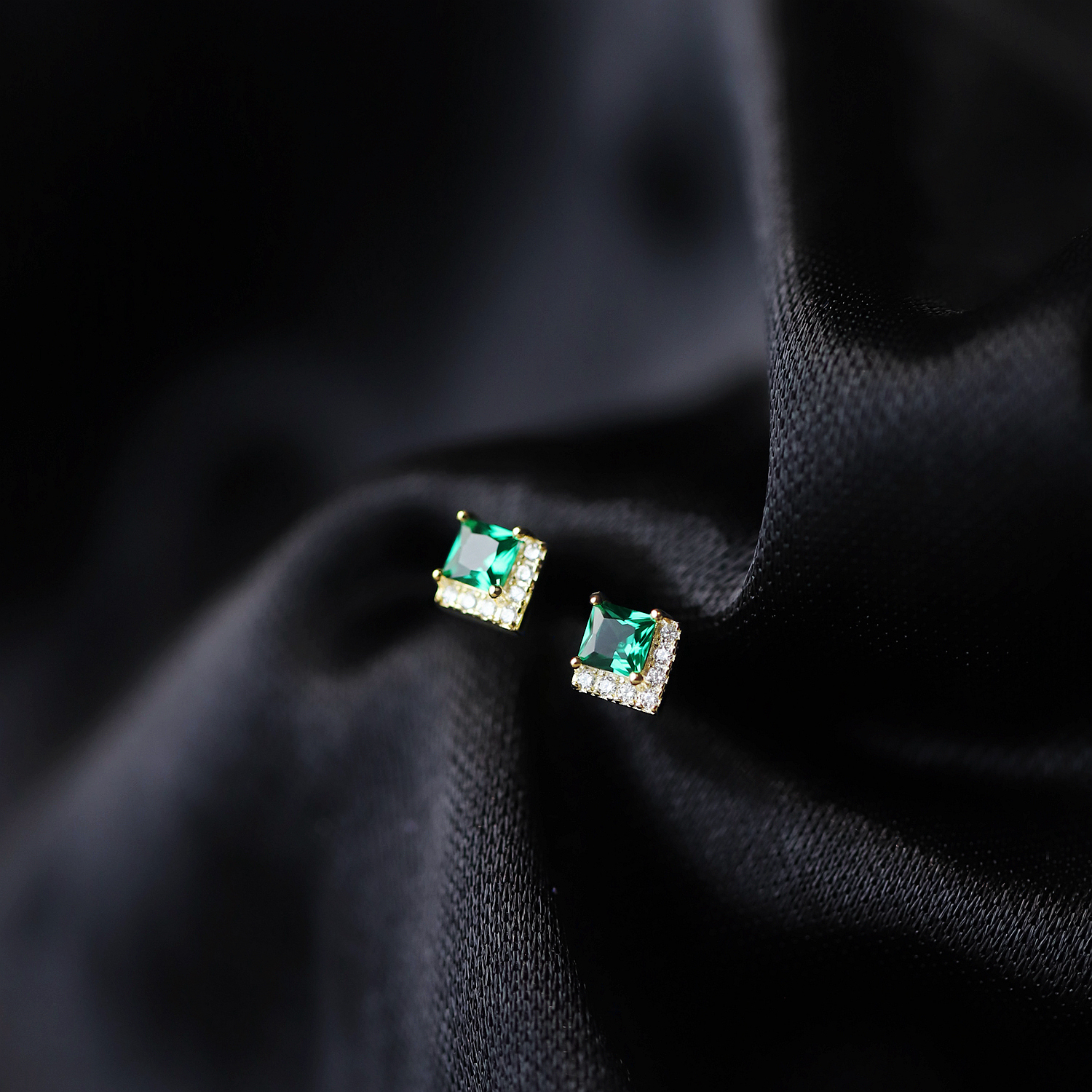 小巧轻奢纯银绿色合成锆石耳钉女