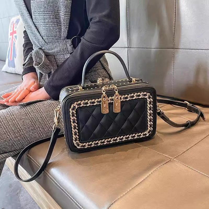包包女士2026新款高级感洋气镶钻菱格小香风小方包手提单肩斜挎包