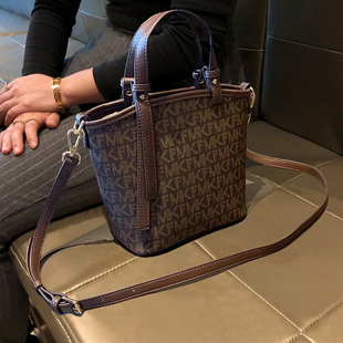 mkf包包女2025新款 菜篮子水桶包大容量手提单肩斜挎包 高级感时尚