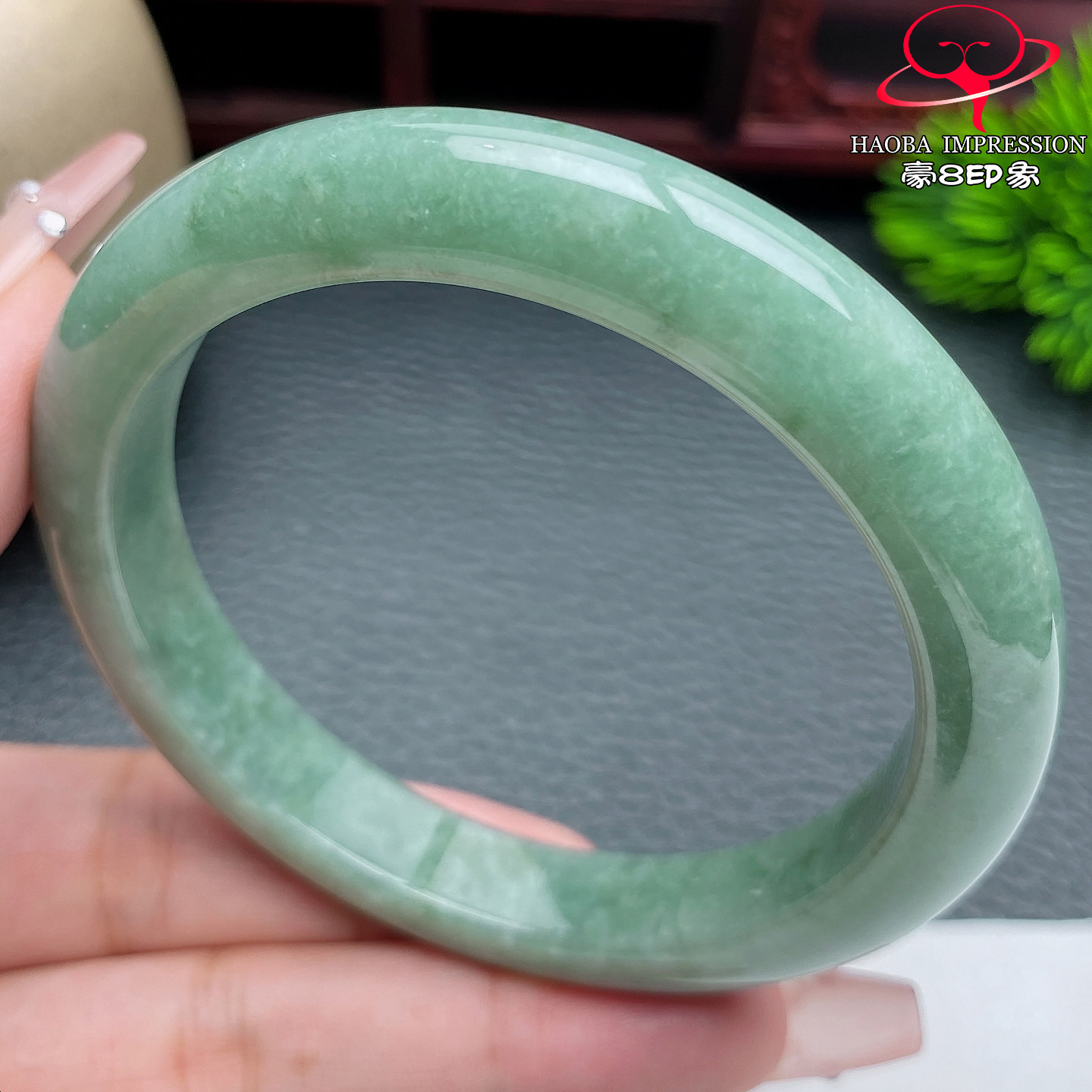 豪8印象S226018Y466翡翠手镯圈口56.4mm天然缅甸油绿玉镯49.39g