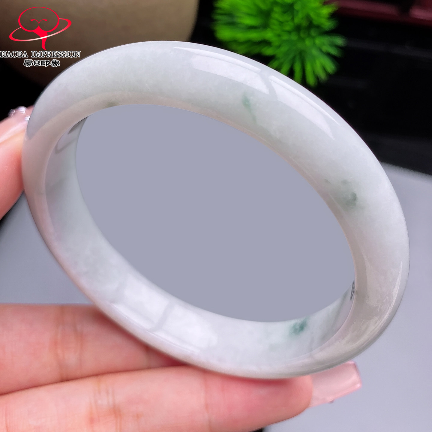 豪8印象X26100X518翡翠手镯圈口61.2天然糯种绿飘花缅甸玉手镯60g