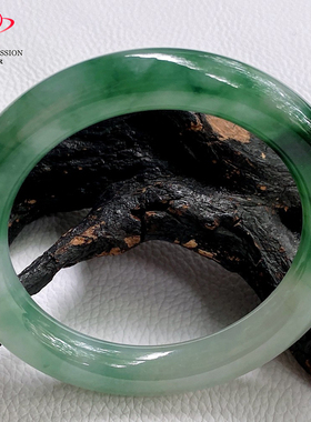 豪8印象手镯之家Z26600Z133翡翠圆条手镯圈口56.8mm绿飘花玉手镯