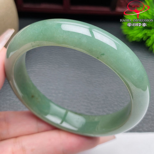 豪8印象S126010Y613翡翠手镯圈口54.9 天然缅甸油绿玉手镯a货50g