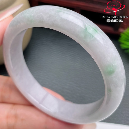 豪8印象S226018Y231翡翠手镯圈口56.4天然白底带绿缅甸a货玉镯55g
