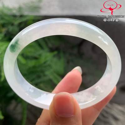 豪8印象V1141翡翠贵妃手镯圈口56.5天然高冰种飘绿花缅甸a货玉镯