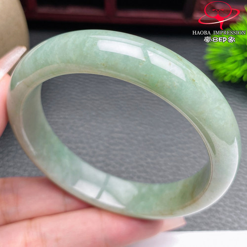 豪8印象S126010Y586翡翠手镯圈口55.5 天然缅甸淡绿玉手镯a货52g