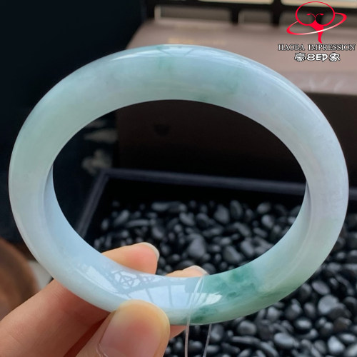 豪8印象W26080W765天然A货翡翠圈口56.9冰糯种紫底飘蓝花正圈玉镯