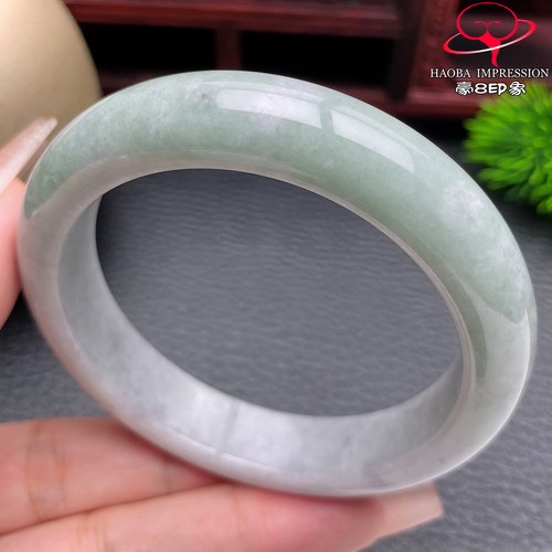豪8印象S126010Y676翡翠手镯圈口54.4天然白底浅绿缅甸玉手镯56g