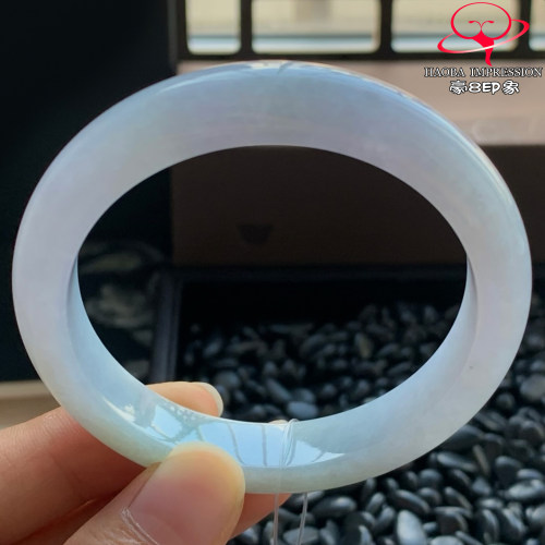 豪8印象W26100W688天然A货翡翠圈口54.5冰糯种春彩淡绿正圈玉手镯