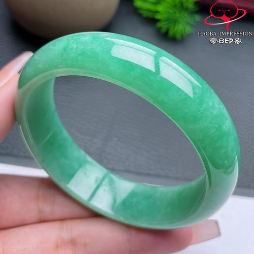豪8印象手镯之家.万镯园翡翠玉镯
