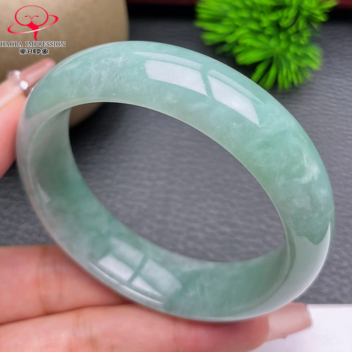 豪8印象X26200X748翡翠手镯圈口55.5天然冰糯种淡绿翡翠玉镯64g