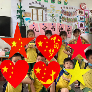 中小学生运动会入场开幕式 创意道具手拿中国心红歌大合唱舞蹈演出