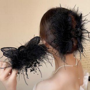时尚 优雅高级感羽毛显发量蓬松感蕾丝兔耳朵珠珠流苏鲨鱼夹