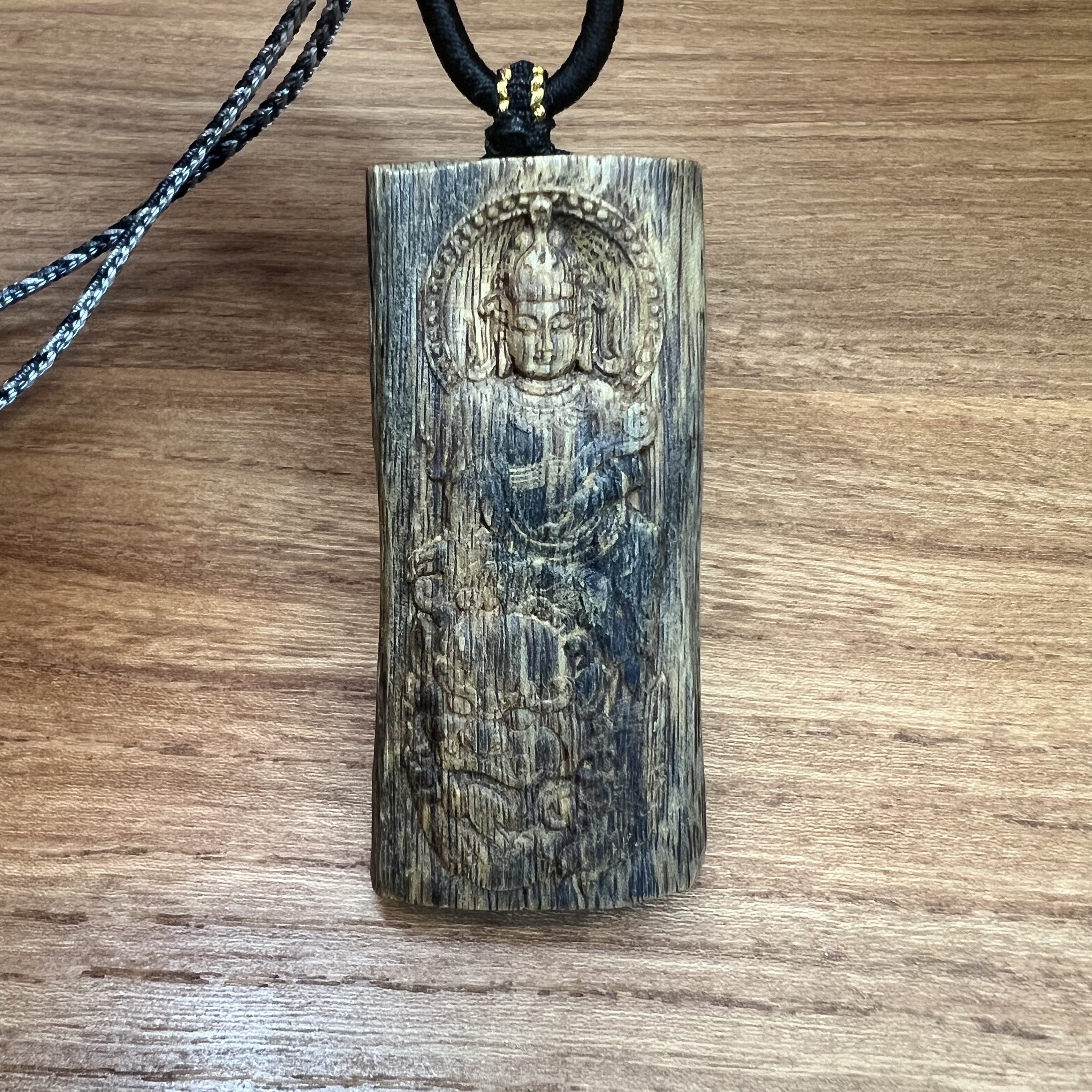 博物馆天然绿奇楠文殊菩萨吊坠挂件种植绿奇楠长约6.3cm