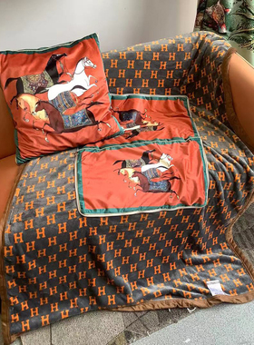 轻奢印花毛绒抱枕被 H家橙色骏马办公室空调车载多功能抱枕盖毯子