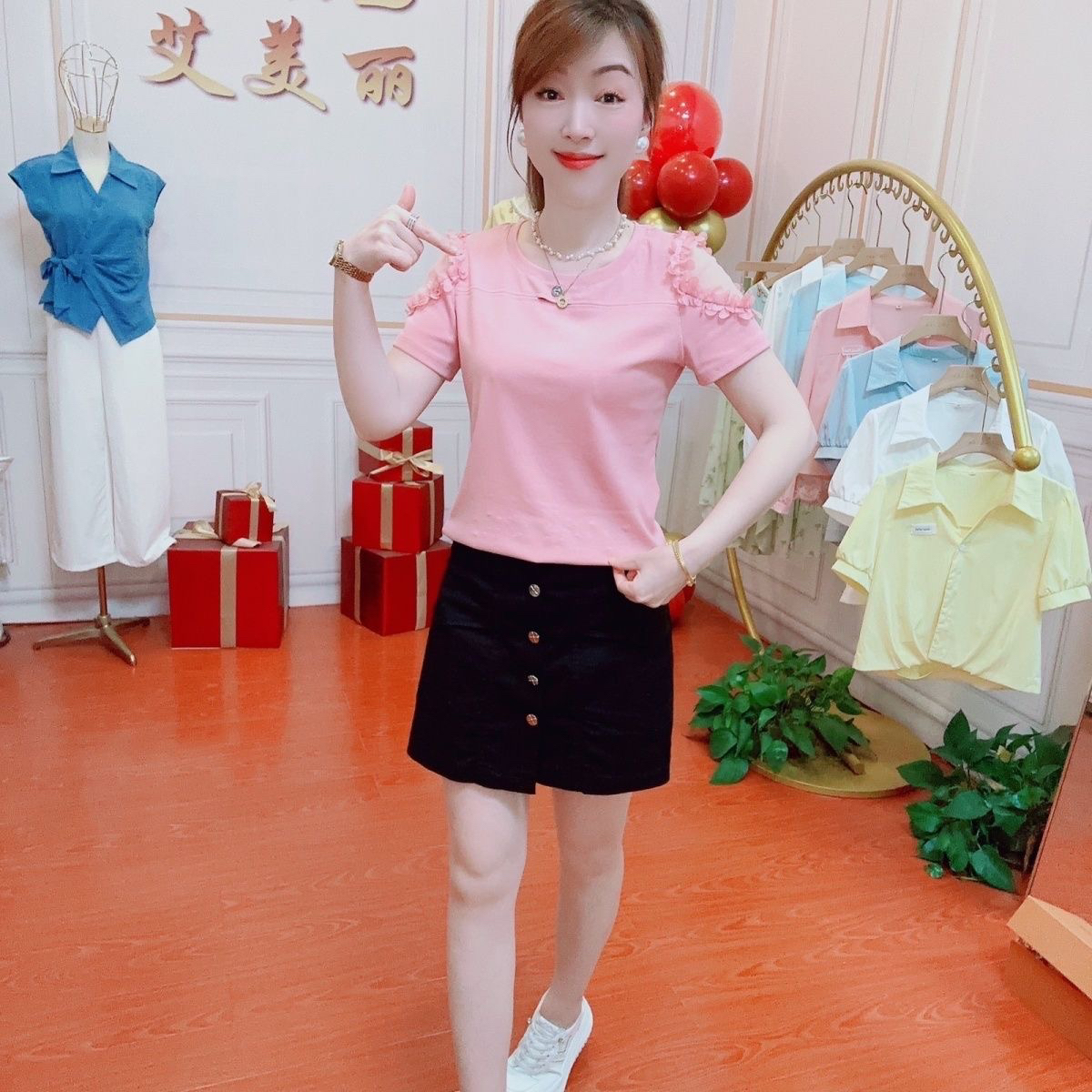 2025新款夏季短袖T恤女圆领花朵时尚百搭洋气遮肚子显瘦遮肉上衣