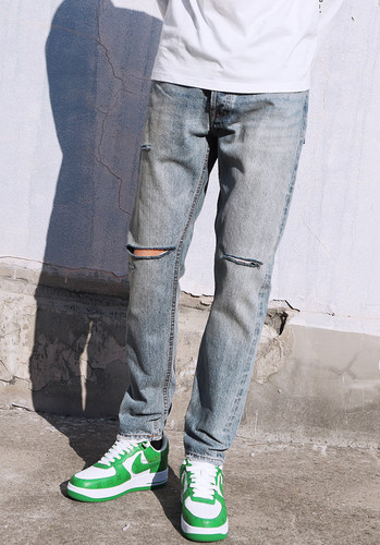 BetonCire锥形水洗破坏牛仔裤