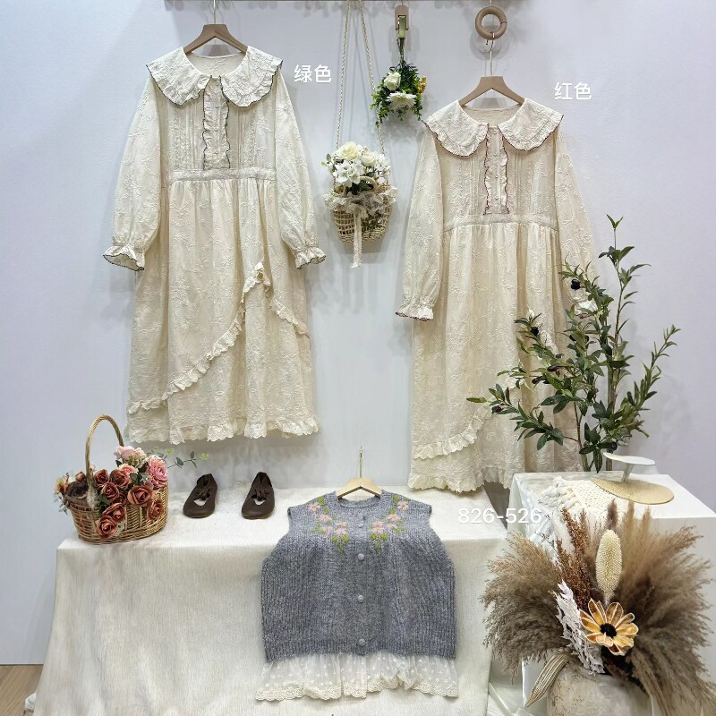 森系复古文艺刺绣荷叶边大翻领长袖连衣裙宽松减龄纯棉长款娃娃裙