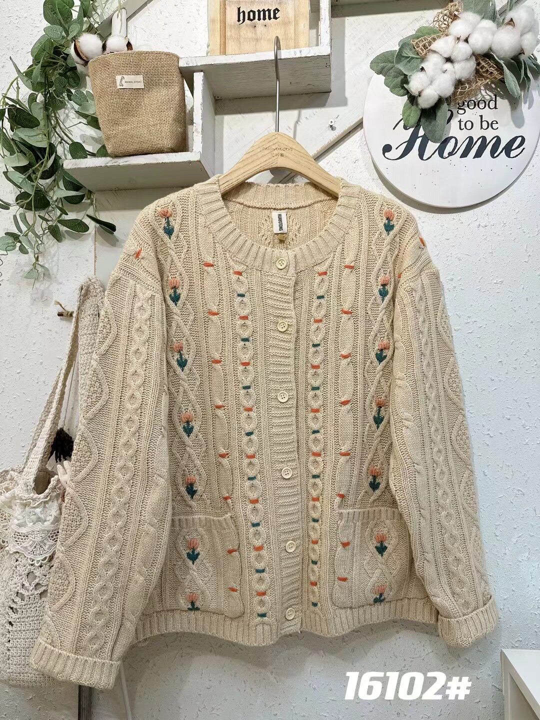 重工手工钩花圆领毛衣开衫