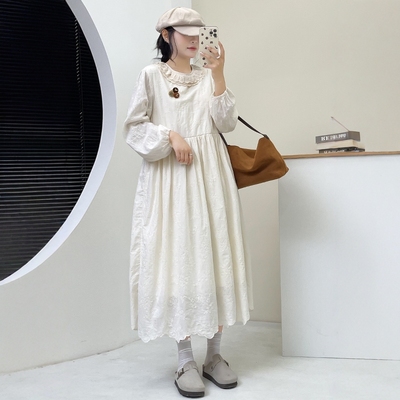 森系甜美棉布刺绣纯色加绒连衣裙