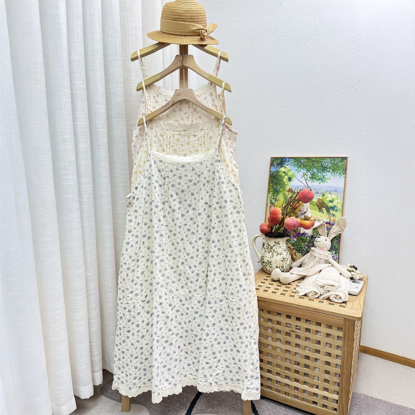 森系新款碎花蕾丝拼接吊带连衣裙宽松休闲百搭叠穿胸前褶皱打底裙