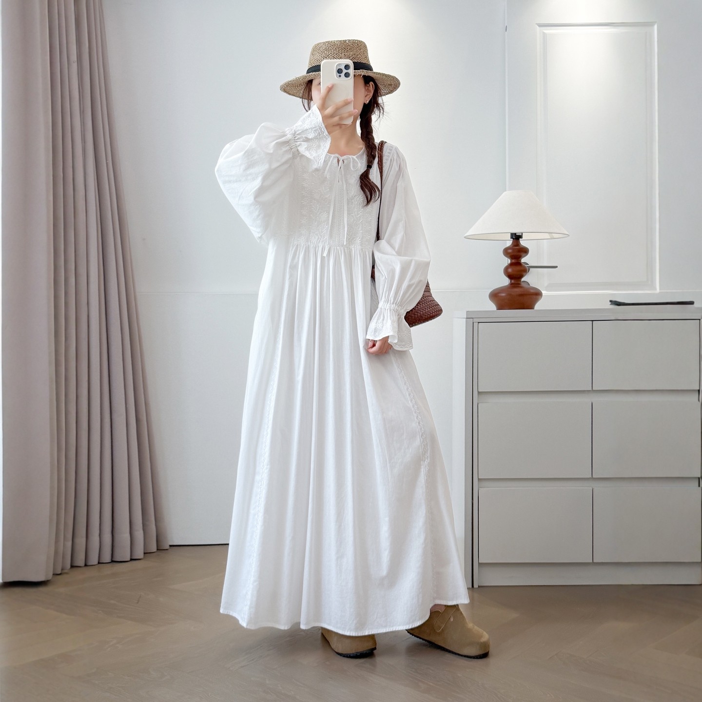 秋季新款荷叶花边圆领系带刺绣长袖连衣裙宽松文艺清新气质长裙女