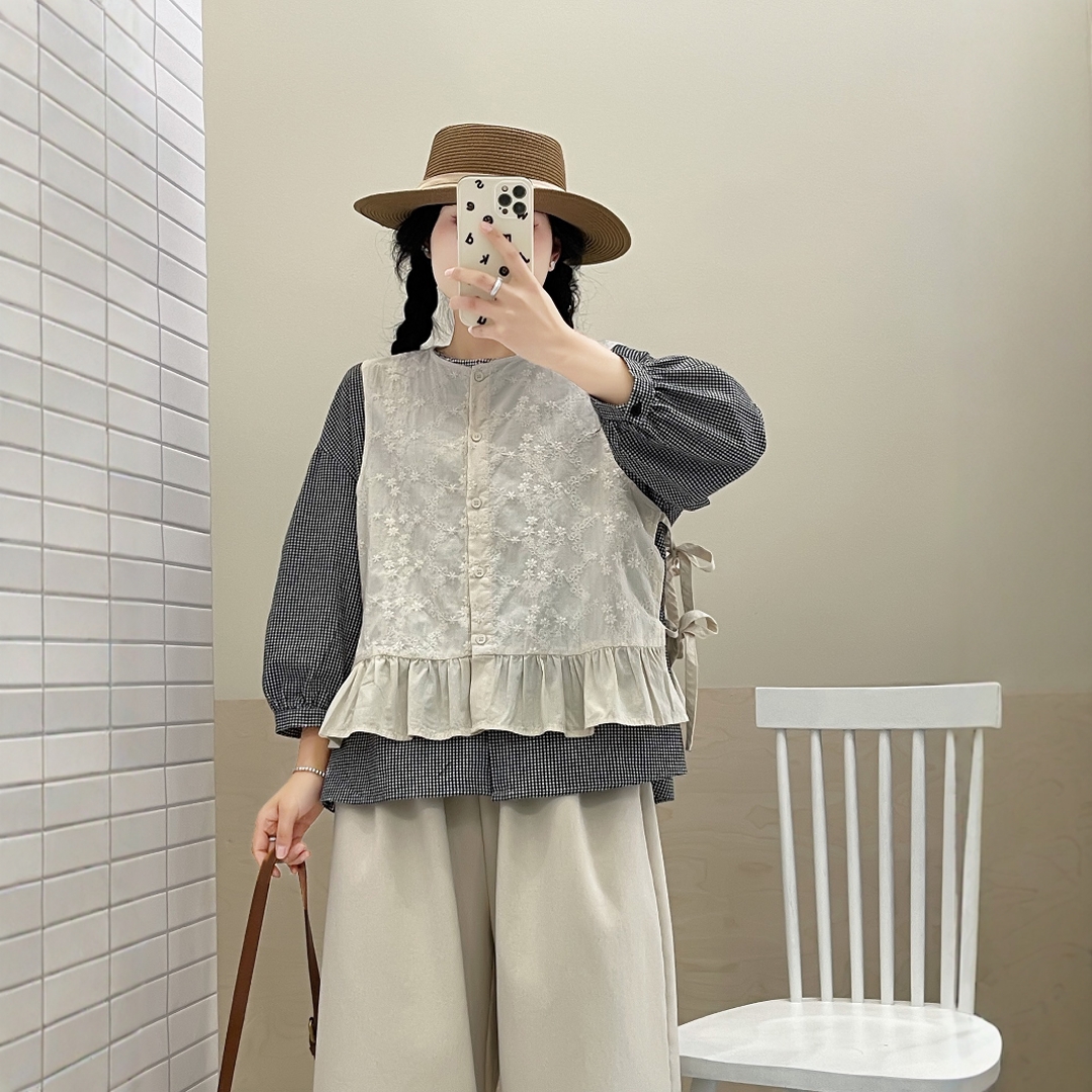 25春夏森刺绣侧边蝴蝶结系带纯棉叠穿背心马夹罩衫荷叶边下摆马甲