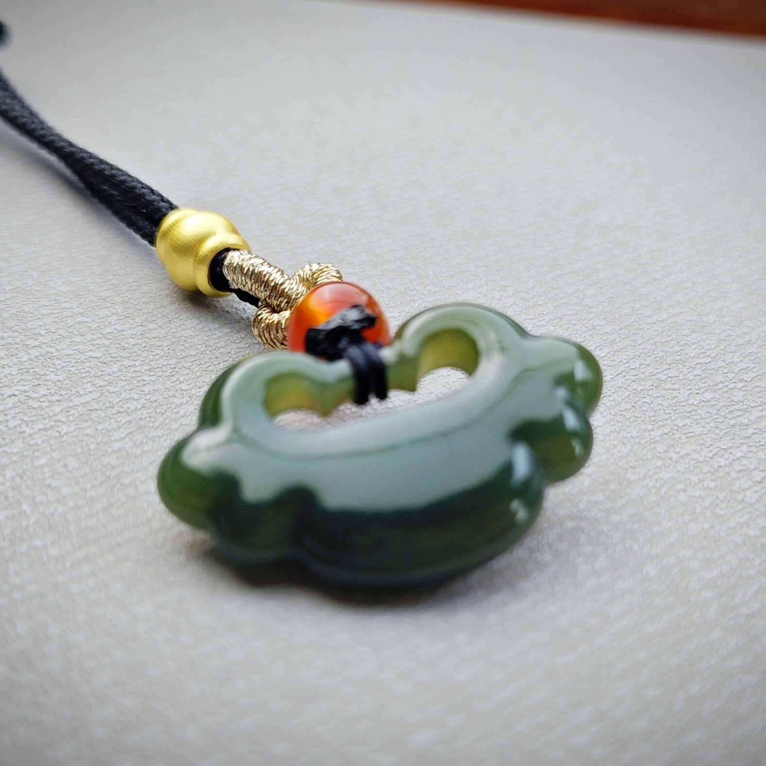 正品和田玉湖水绿平安锁吊坠灵芝如意挂件项链寓意好物少女款礼物