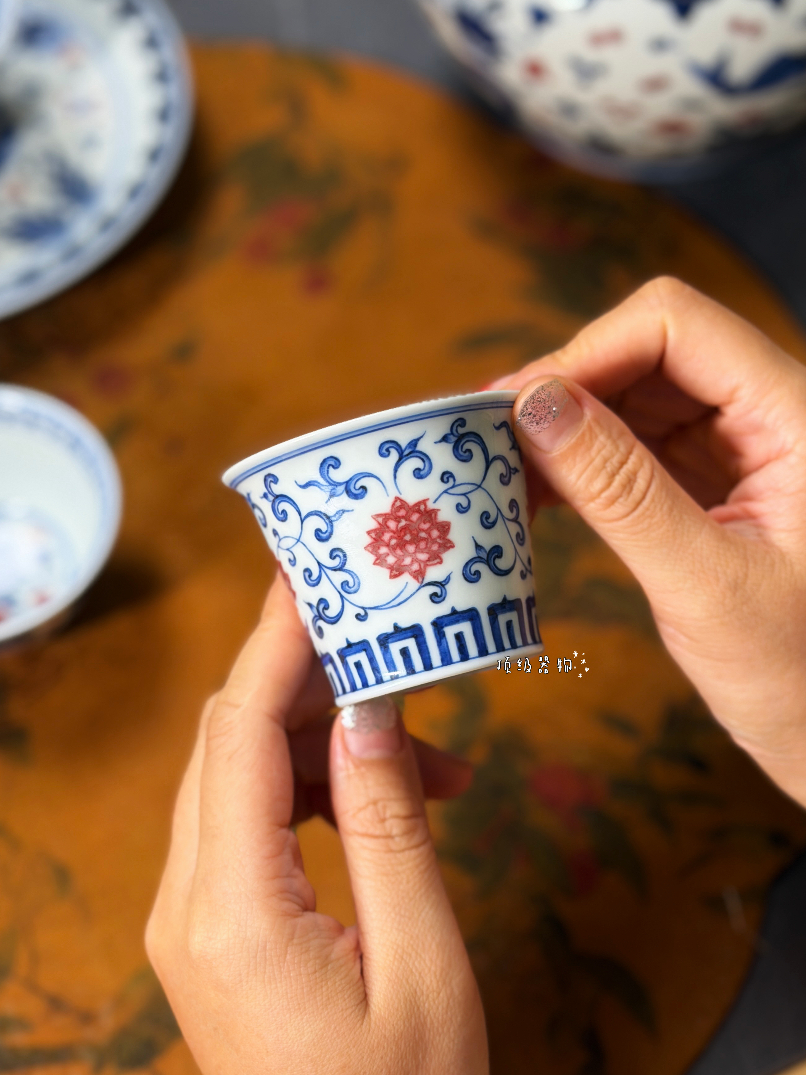 歆蕴山房 青花釉里红缠枝莲小铃铛杯