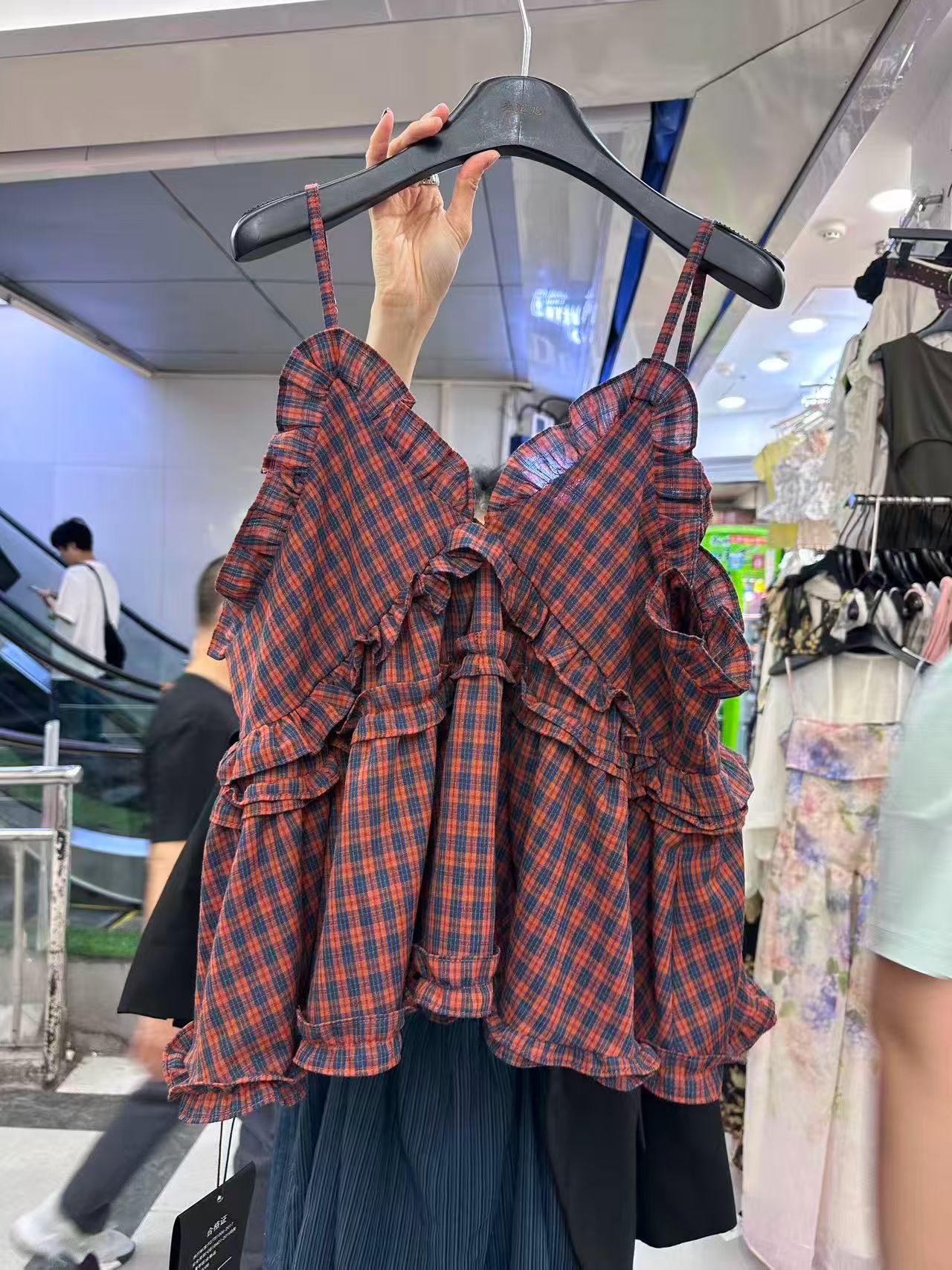 韩国东大门新款时尚复古设计感吊带v领木耳边百搭衬衫上衣