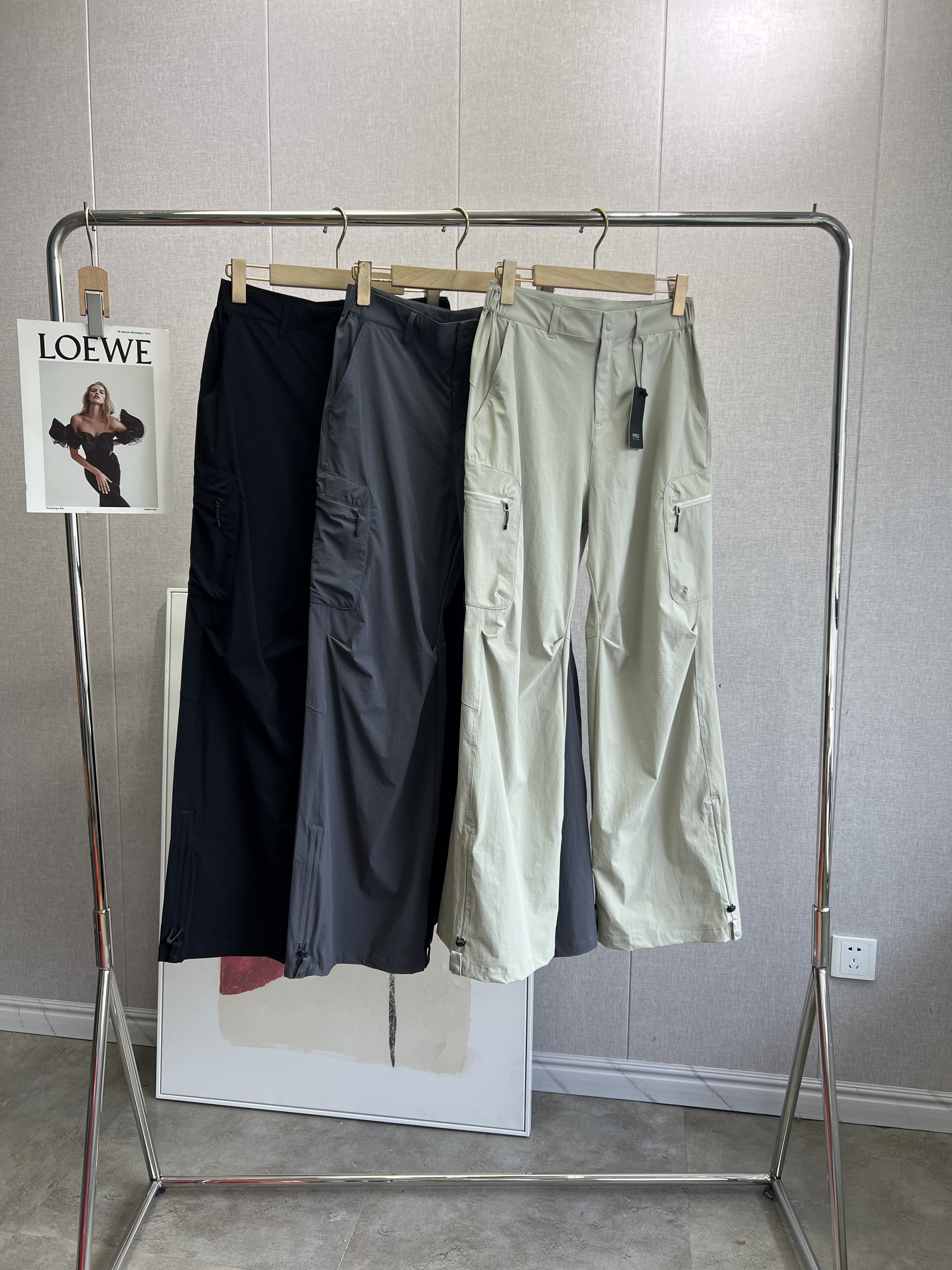 轻户外 品质杠杠弹舒适拉链口袋休闲速干女裤超显瘦春新