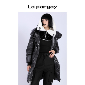 Lapargay纳帕佳2023秋冬新款保暖外套加厚连帽羽绒服女中长款潮牌