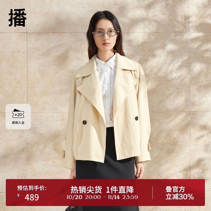 温润牛角扣，袢带系扣袖口