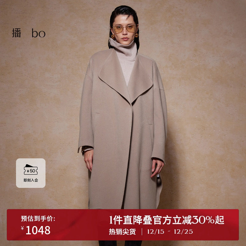 两侧斜插口袋，下摆侧开叉设计