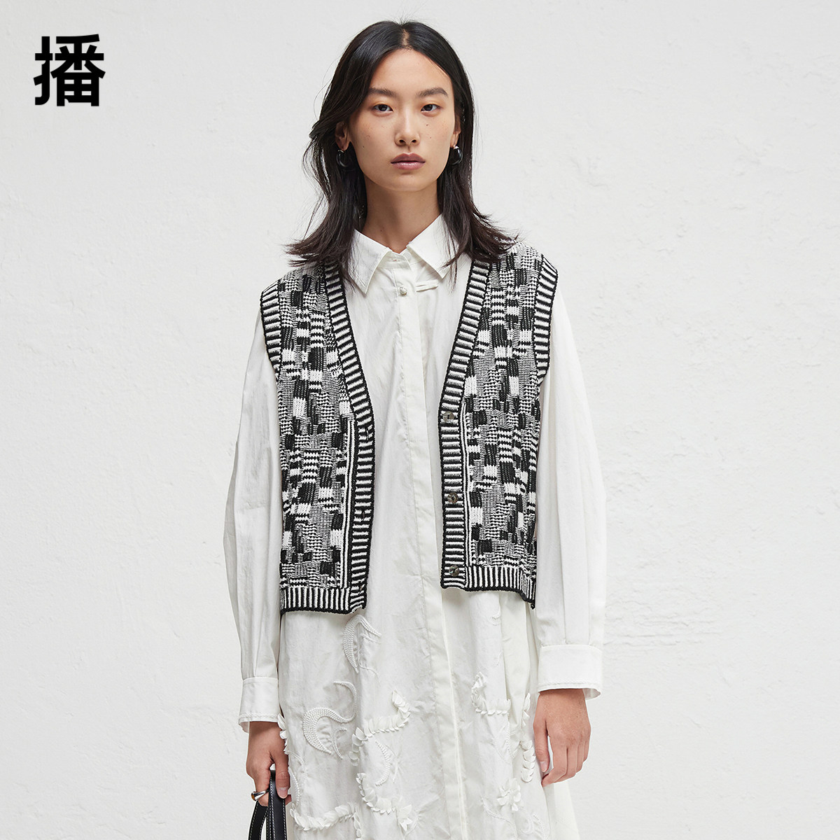 播商场同款黑白格纹针织开衫女24春秋复古马甲背心BDR3UD3262