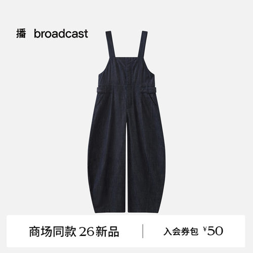 直身背带裤型，舒适廓型包容性强