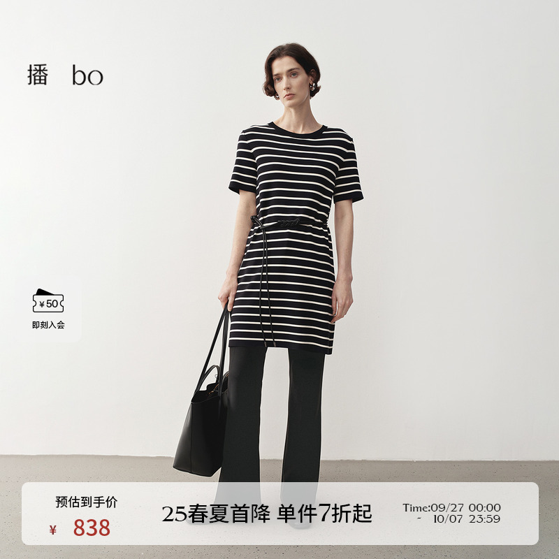 罗纹圆领，平整袖口
