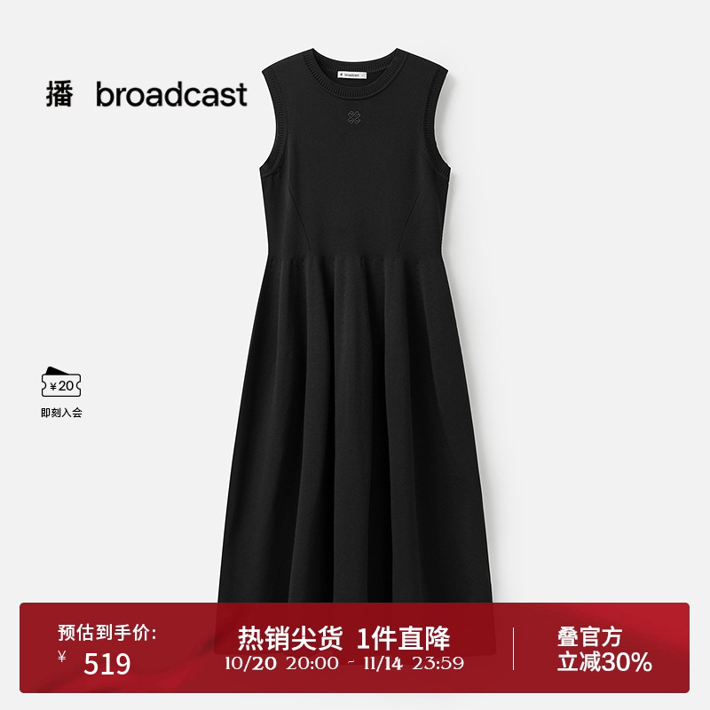 舒适简约罗纹圆领，立体感刺绣胸章