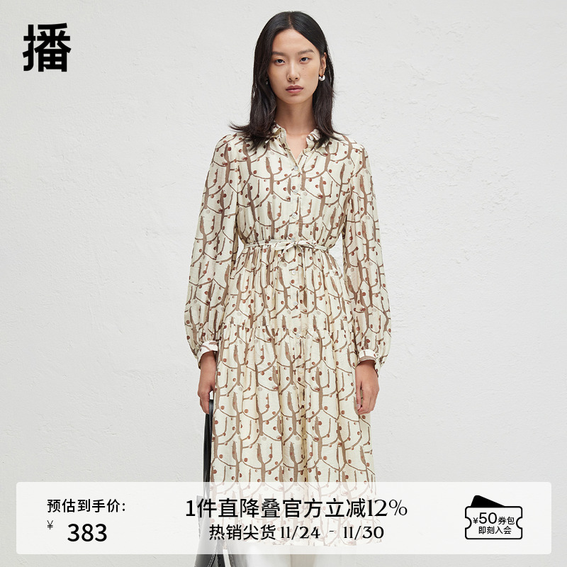 百搭标准外翻领，浪漫褶皱下摆