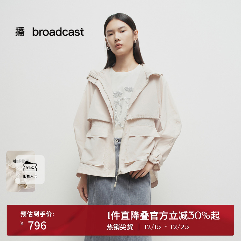 工装风连帽领，袖口可调节扣袢装饰