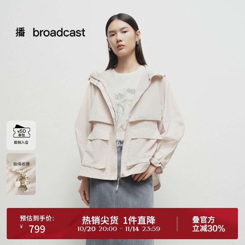 工装风连帽领,袖口可调节扣袢装饰