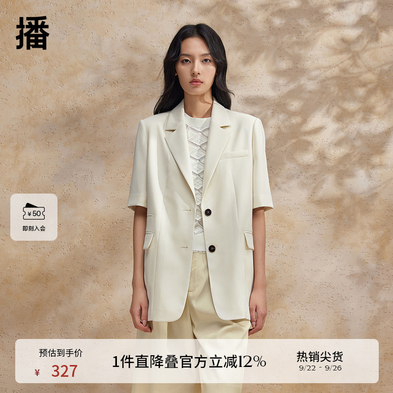 利落西装领，质感牛角圆扣