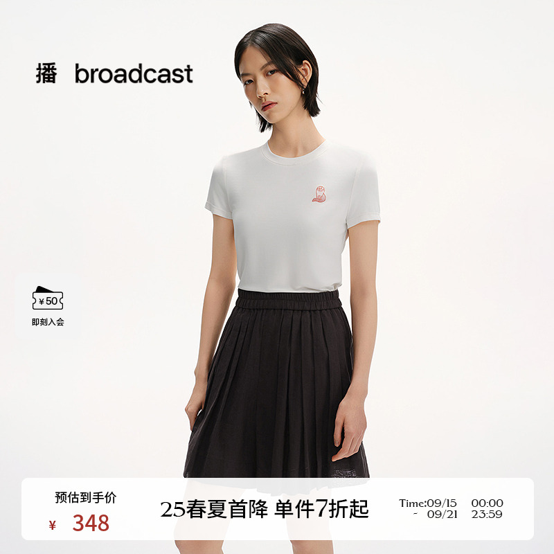 简约圆领，猫咪胸标