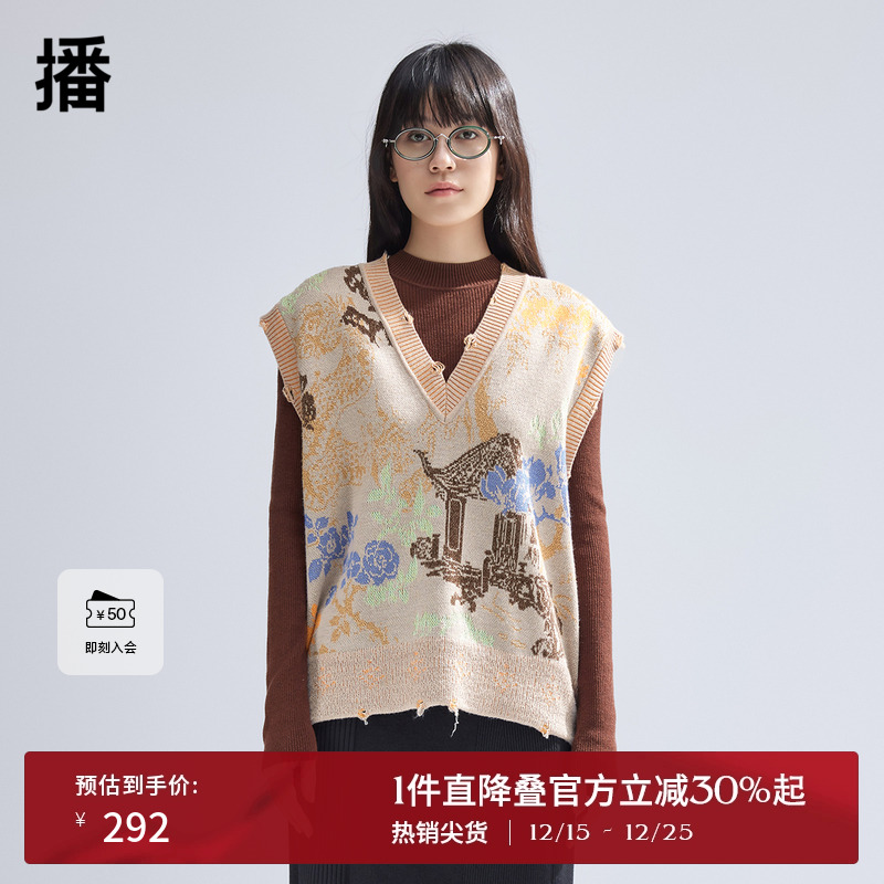 罗纹V领修饰脖颈，罗纹袖口毛边处理