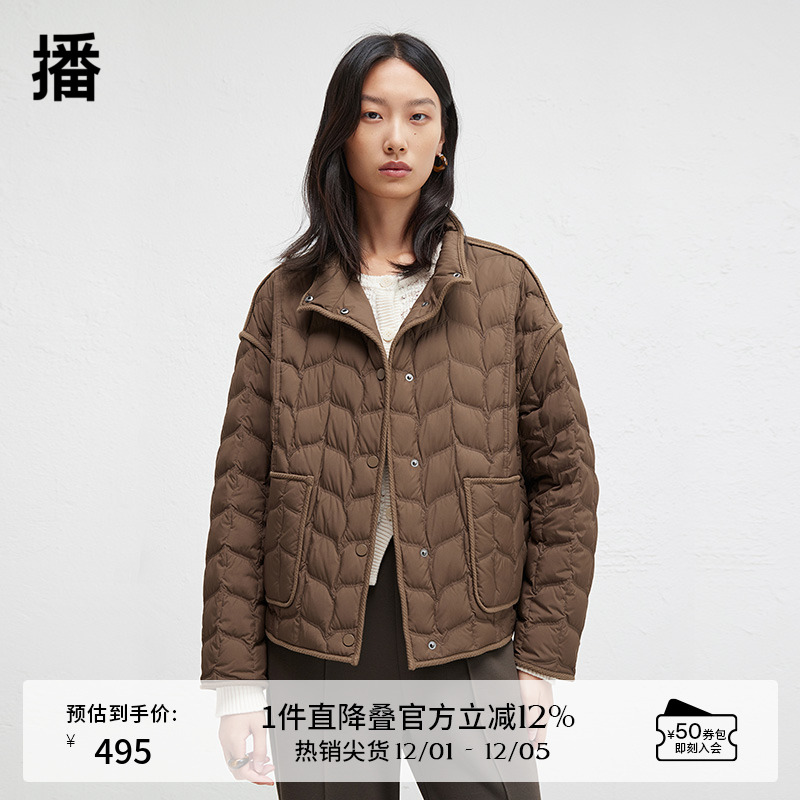 温暖舒适半高领，圆角方形大容量口袋