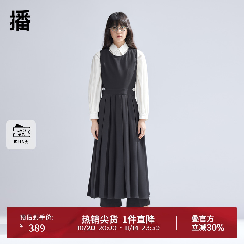 镂空露腰设计，灵动百褶下摆