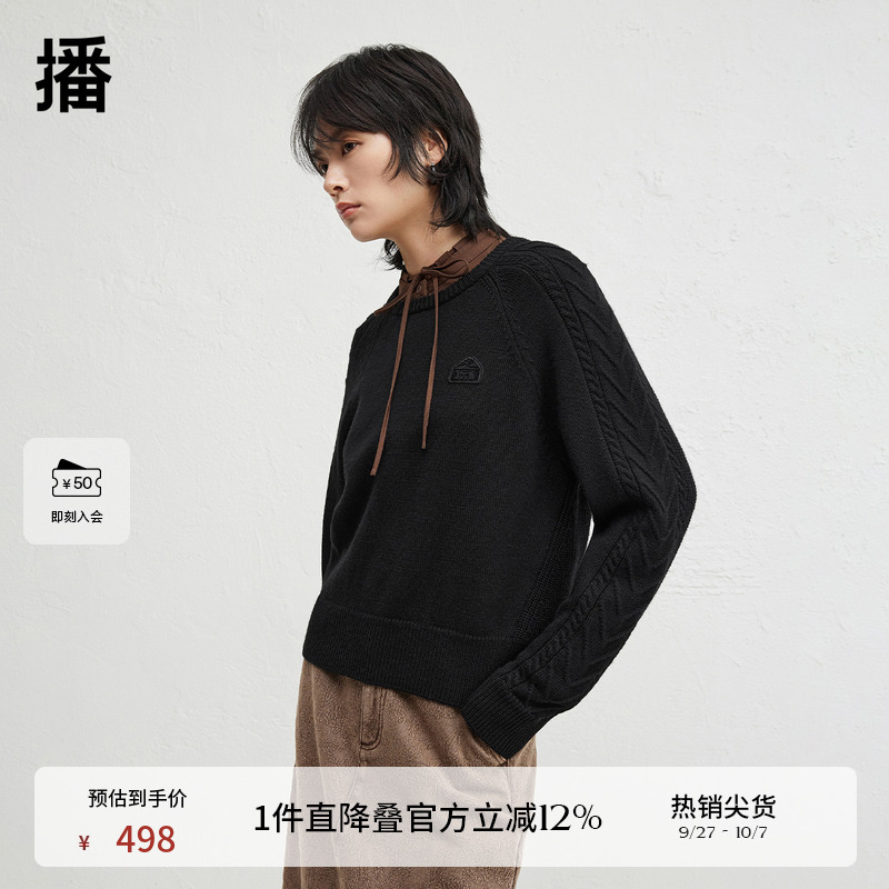 简约舒适罗纹圆领，袖子编花设计