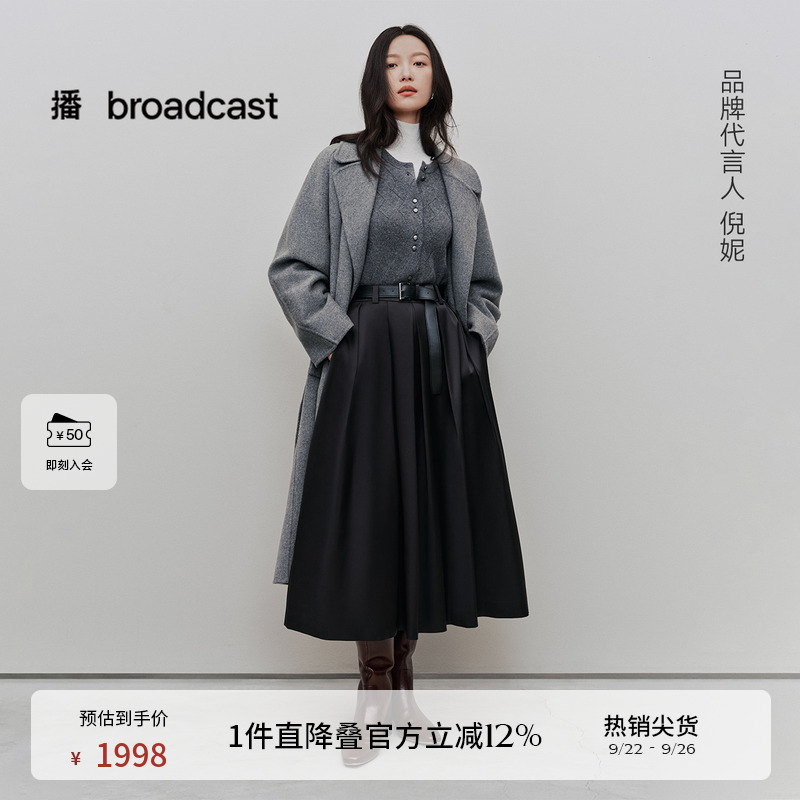 时髦有型西装领，腰间系带收腰
