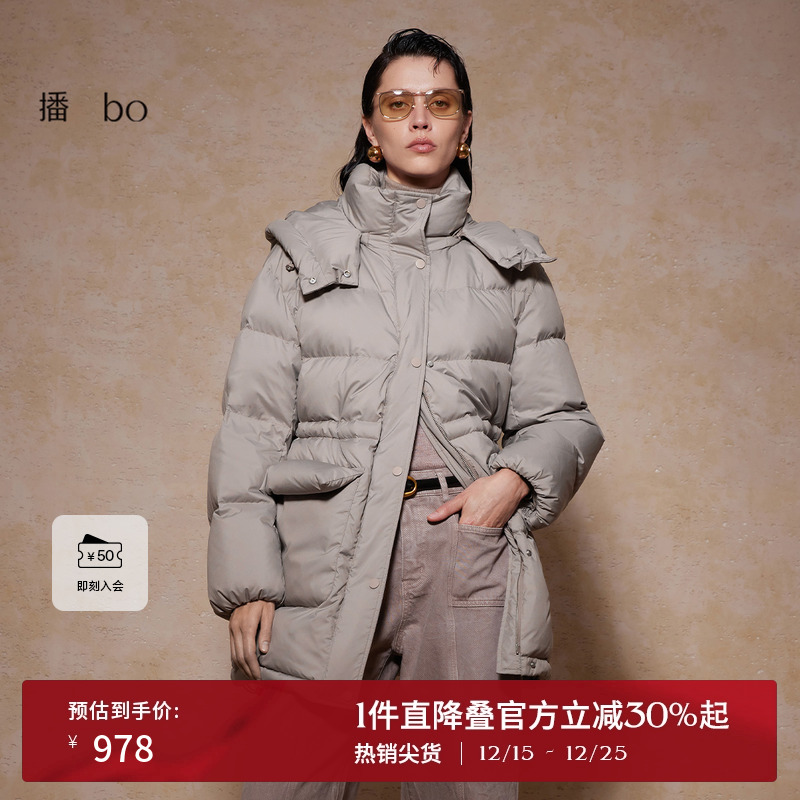 大容量袋盖充绒口袋，光泽质感金属拉链