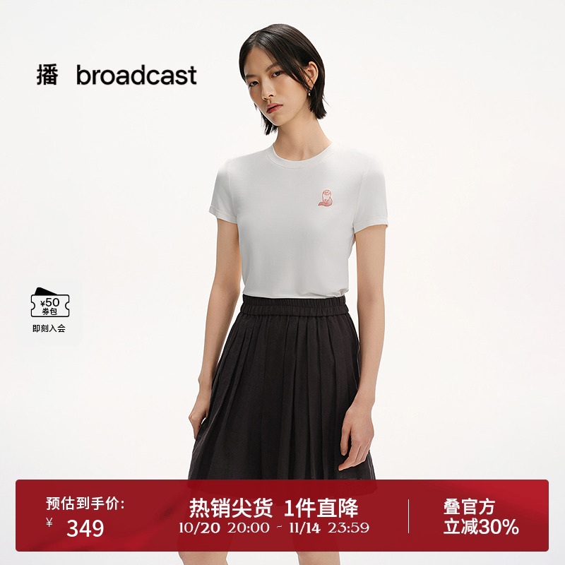 简约圆领,猫咪胸标